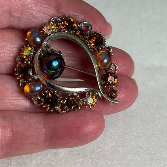 VTG Lisner faux Amber colored dangle cabochon brooch. - Picture 2 of 6